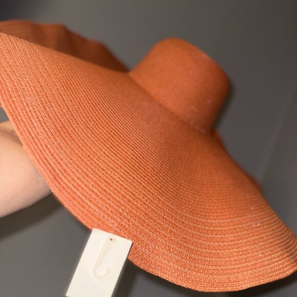 FOREVER 21 Oversized Floppy Straw Hat - Picture 6 of 6